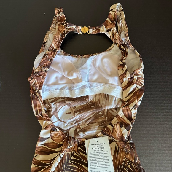 VENUS Swim One Piece - Picture 7 of 7